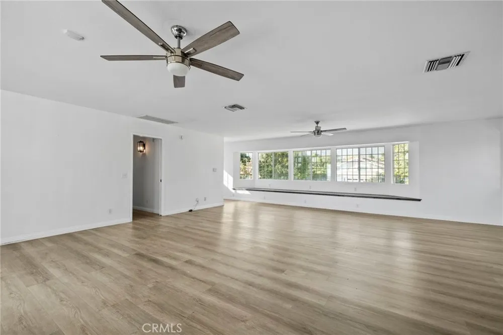 162 W Buffington Upland, CA 91784