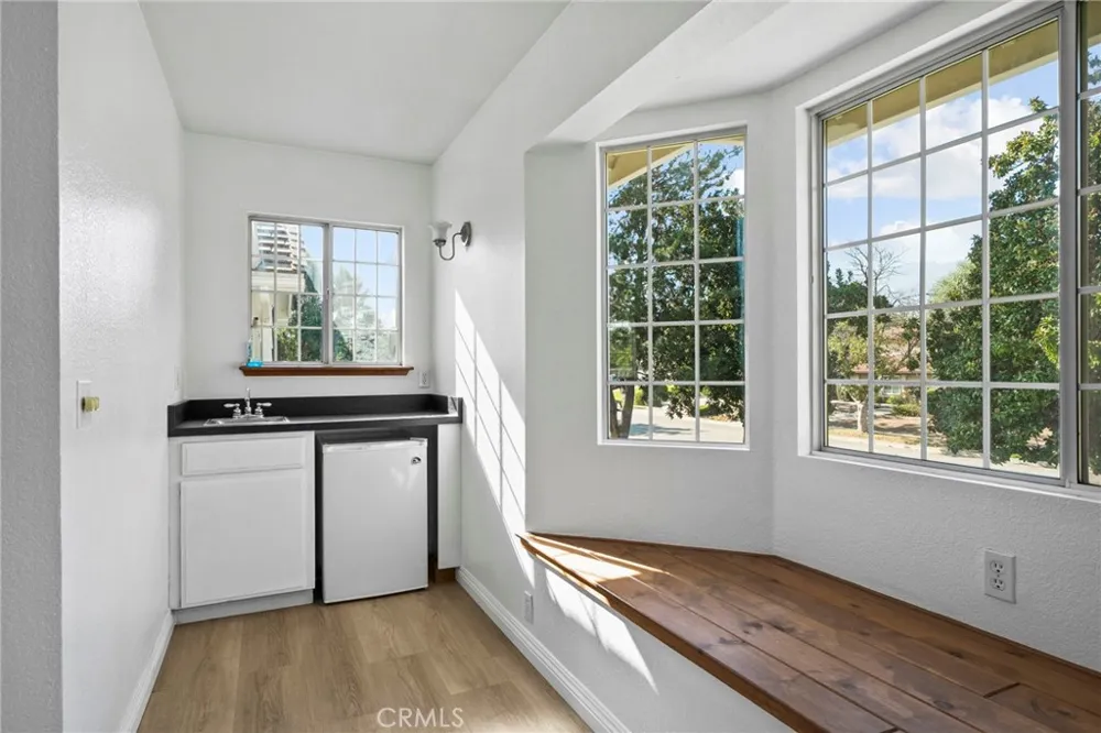 162 W Buffington Upland, CA 91784