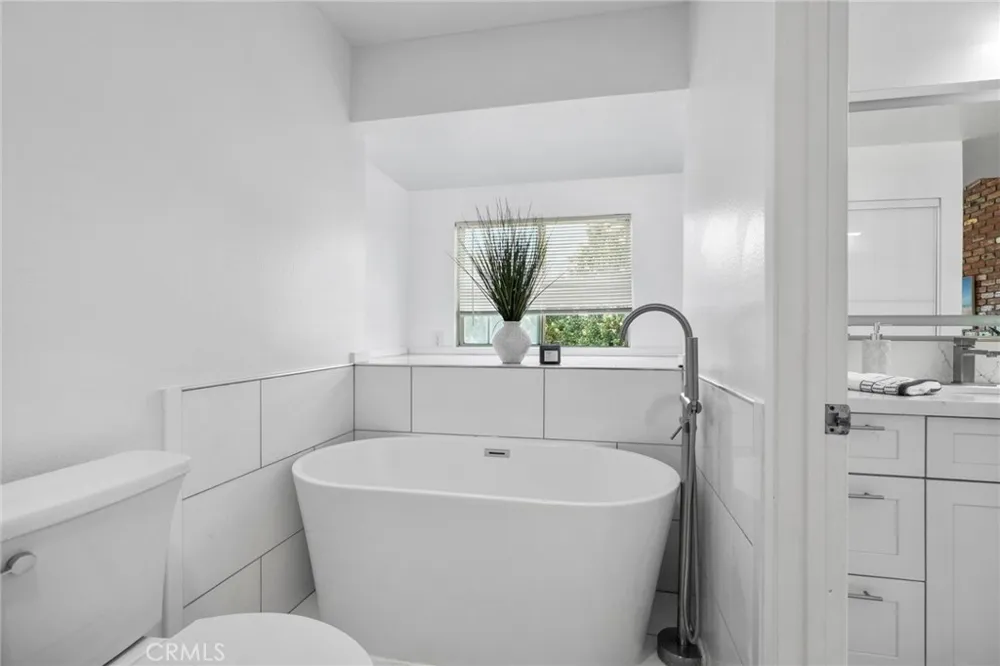 162 W Buffington Upland, CA 91784