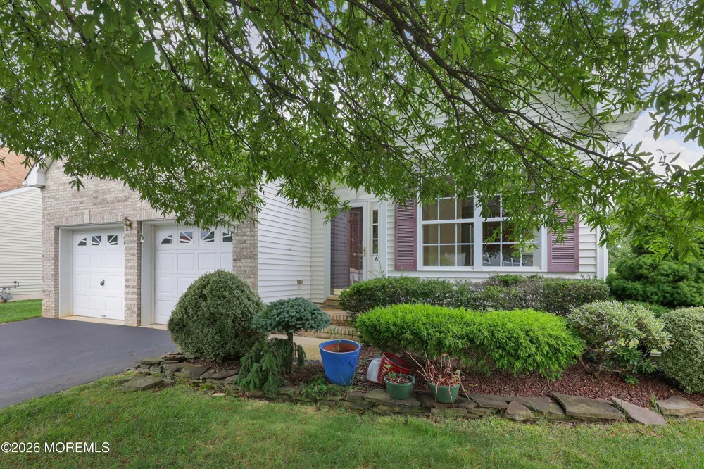 6 Silver Maple Lane Howell, NJ 07731
