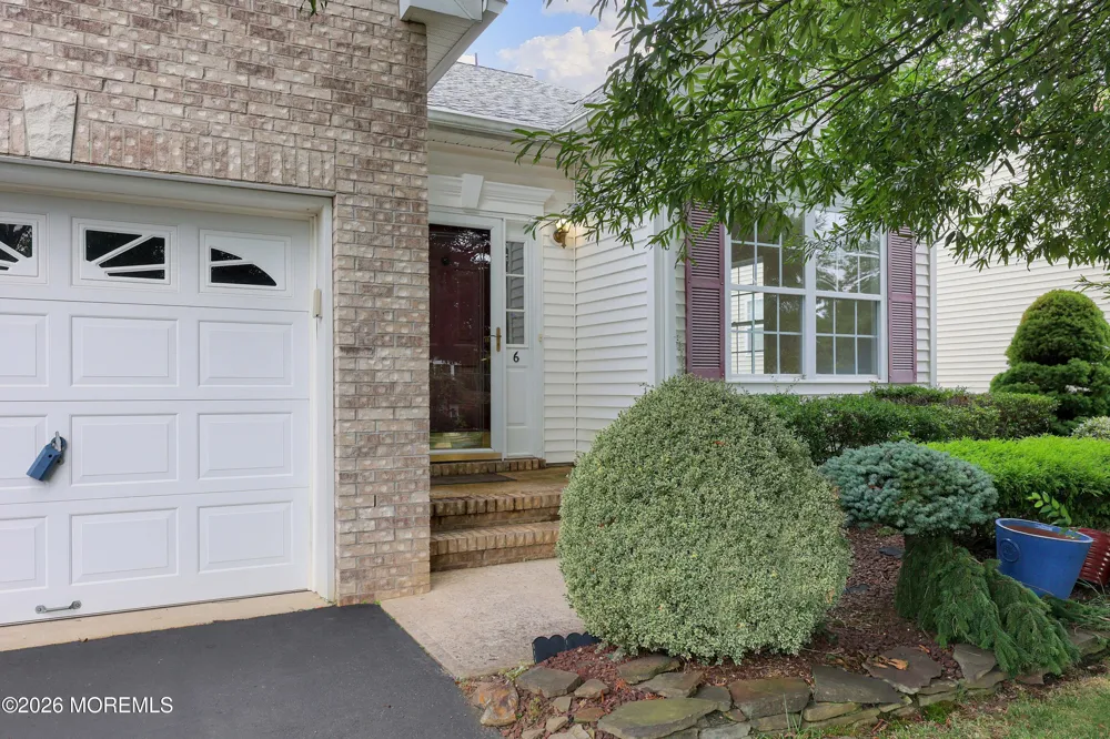 6 Silver Maple Lane Howell, NJ 07731