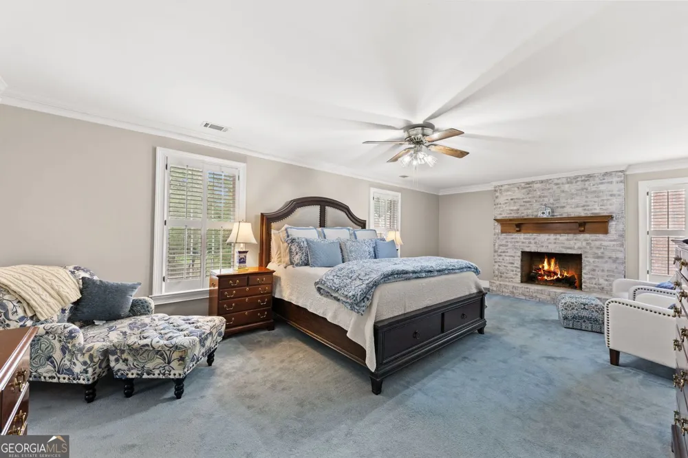 877 Guinevere WAY SW Lilburn, GA 30047