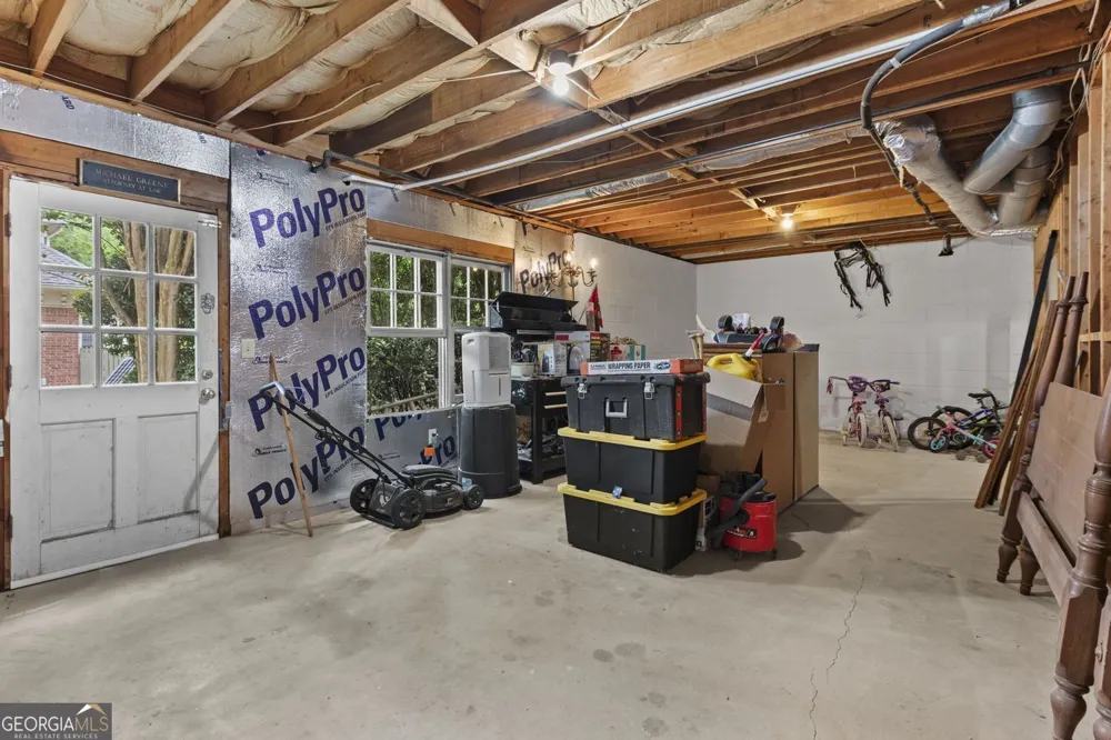 877 Guinevere WAY SW Lilburn, GA 30047