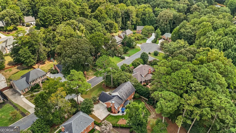 877 Guinevere WAY SW Lilburn, GA 30047