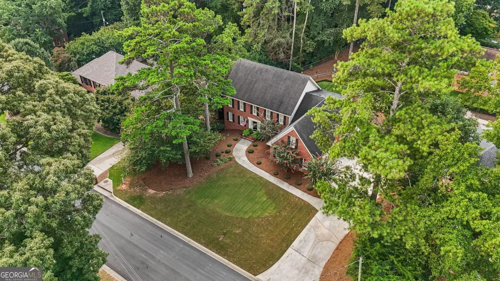 877 Guinevere WAY SW Lilburn, GA 30047