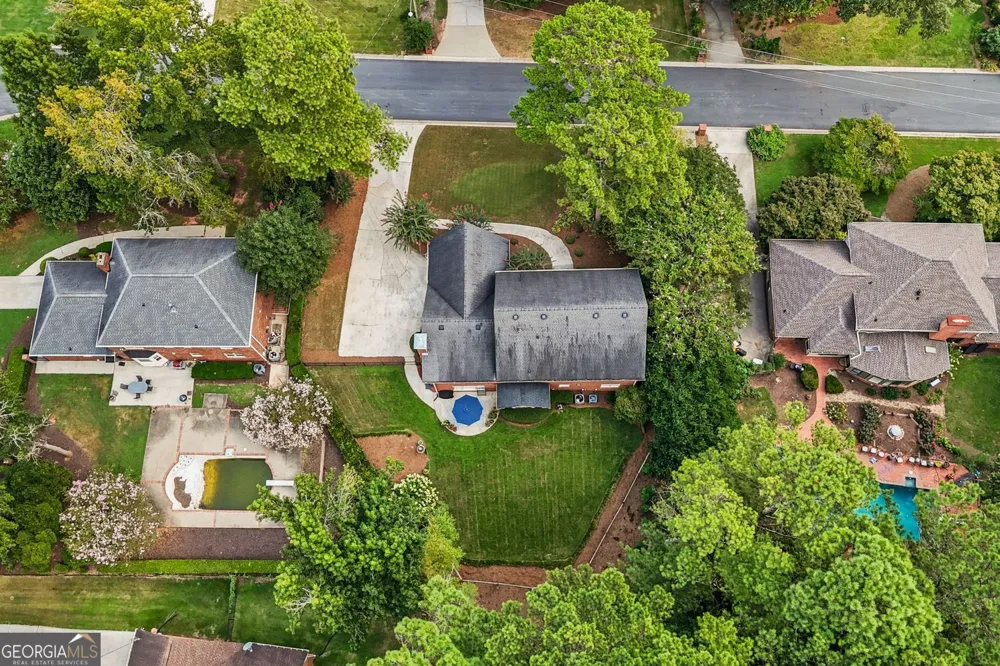 877 Guinevere WAY SW Lilburn, GA 30047