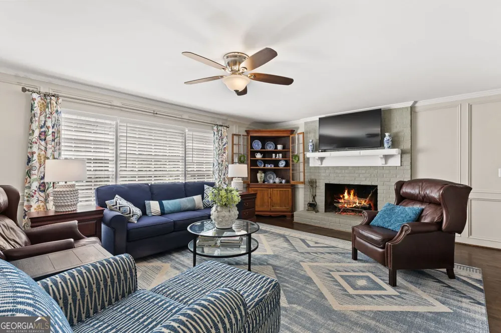 877 Guinevere WAY SW Lilburn, GA 30047