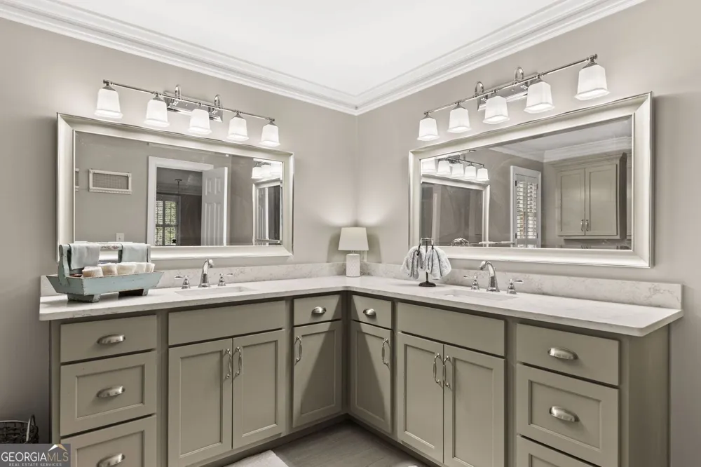 877 Guinevere WAY SW Lilburn, GA 30047