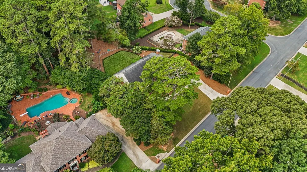 877 Guinevere WAY SW Lilburn, GA 30047