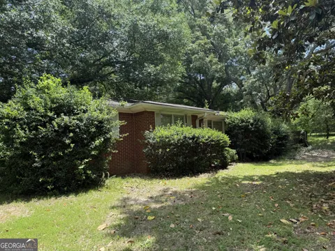 1810 Highway 138 E