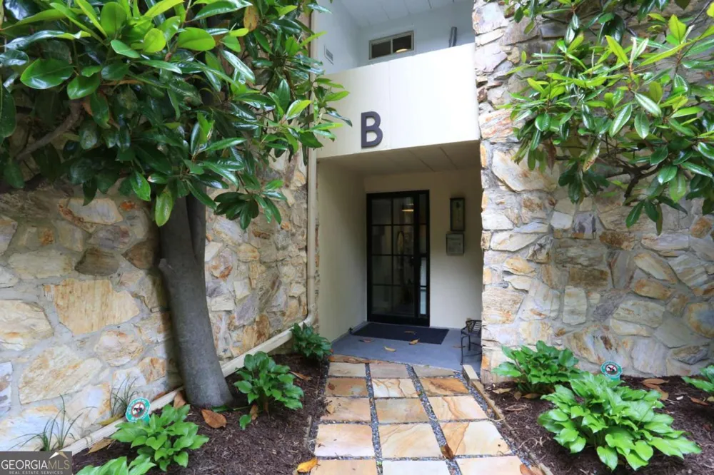 2632 Peachtree RD NW Atlanta, GA 30305