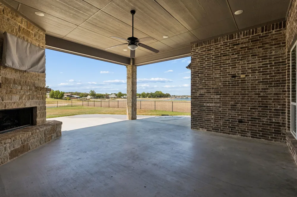 1809 Laguna S Pelican Bay, TX 76020
