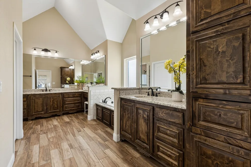 1809 Laguna S Pelican Bay, TX 76020