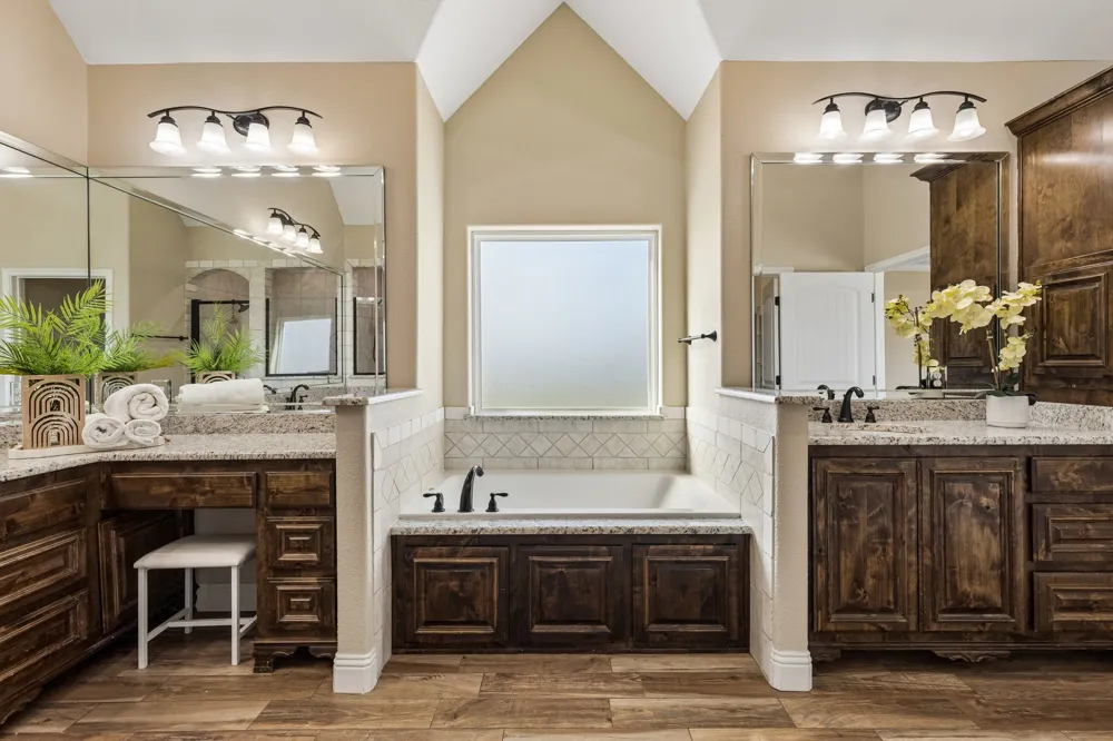 1809 Laguna S Pelican Bay, TX 76020