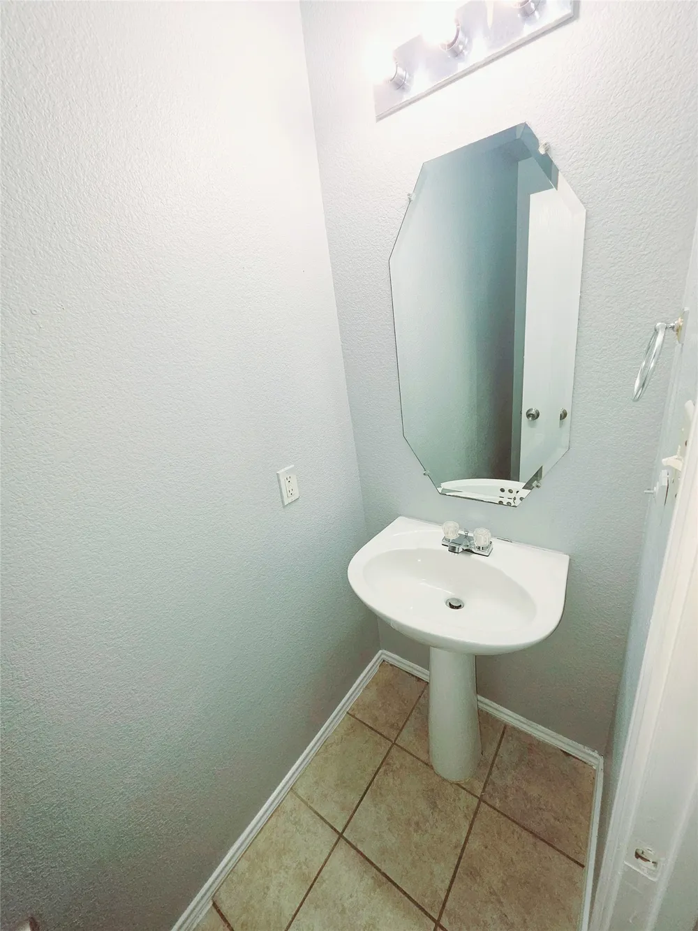 1336 Falcon Trail Cedar Hill, TX 75104
