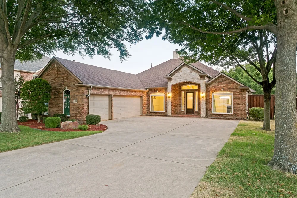 2212 Creek Crossing Drive Corinth, TX 76210