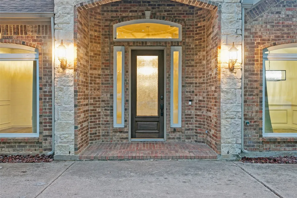 2212 Creek Crossing Drive Corinth, TX 76210