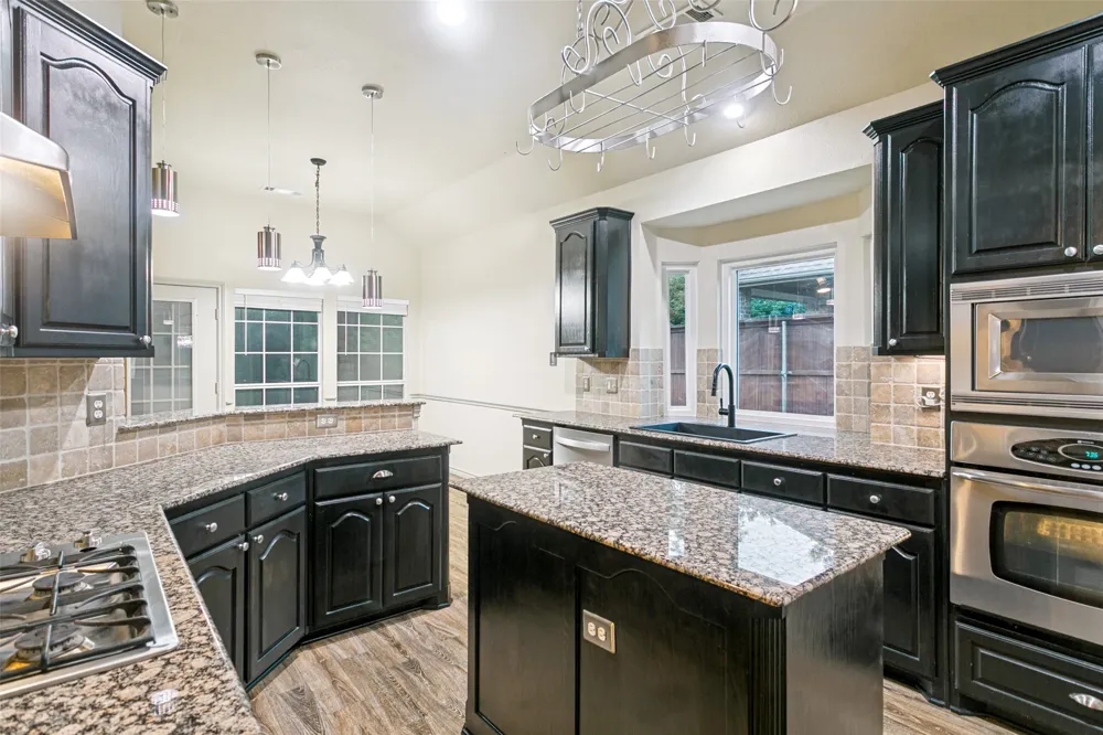 2212 Creek Crossing Drive Corinth, TX 76210