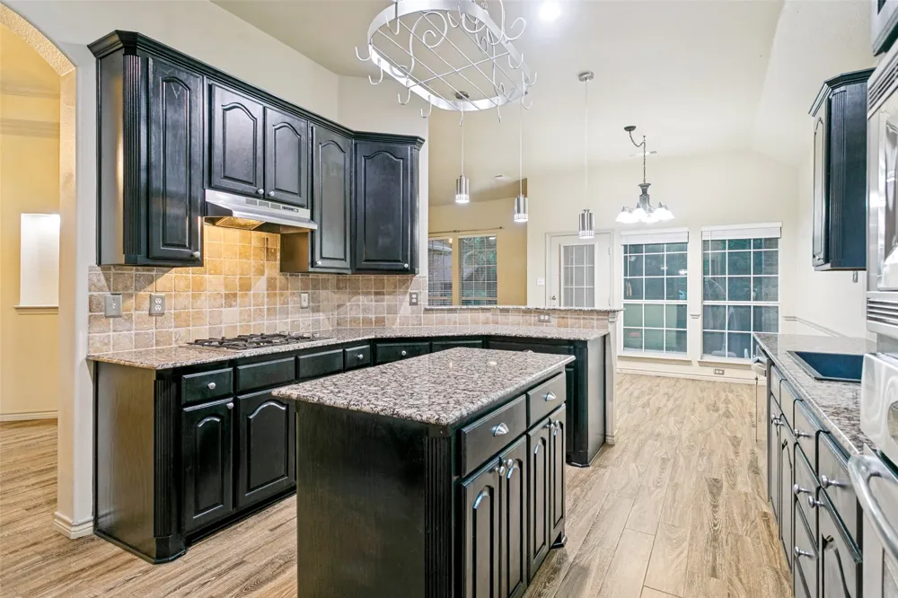 2212 Creek Crossing Drive Corinth, TX 76210
