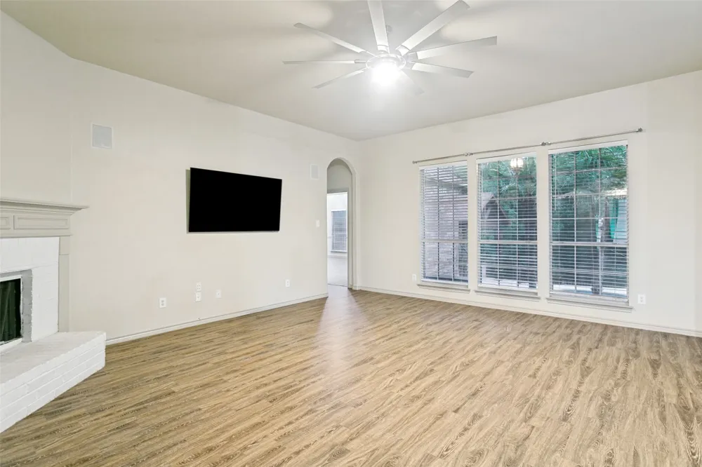 2212 Creek Crossing Drive Corinth, TX 76210
