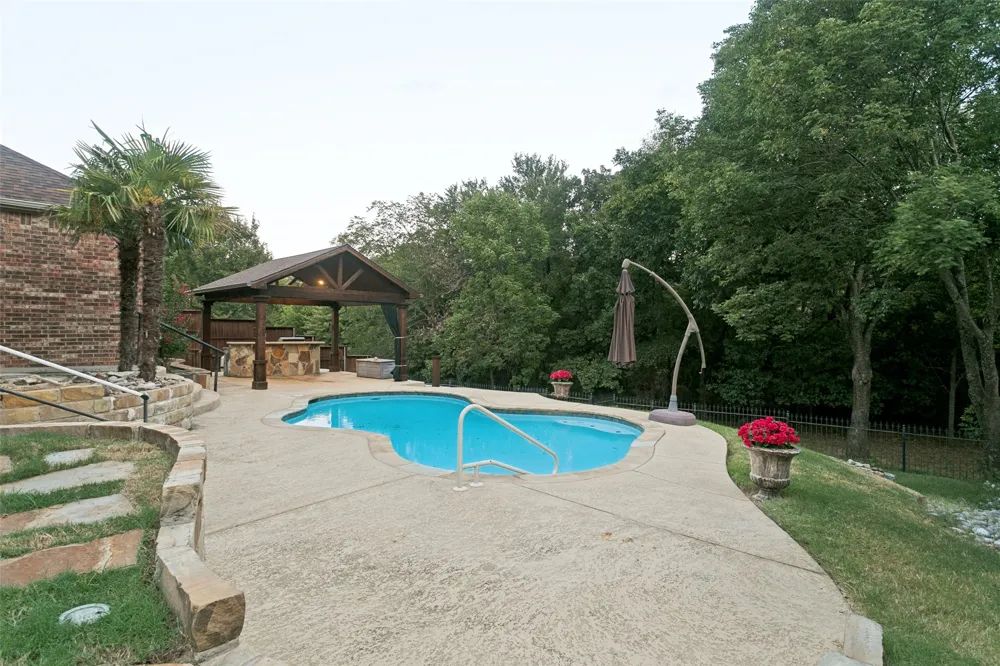 2212 Creek Crossing Drive Corinth, TX 76210