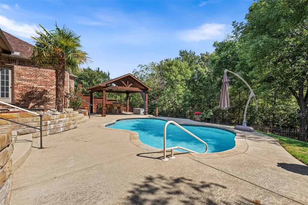 2212 Creek Crossing Drive Corinth, TX 76210