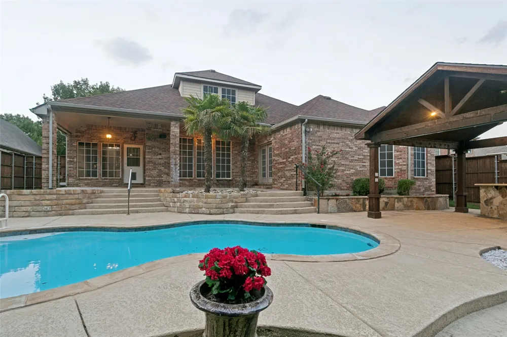 2212 Creek Crossing Drive Corinth, TX 76210