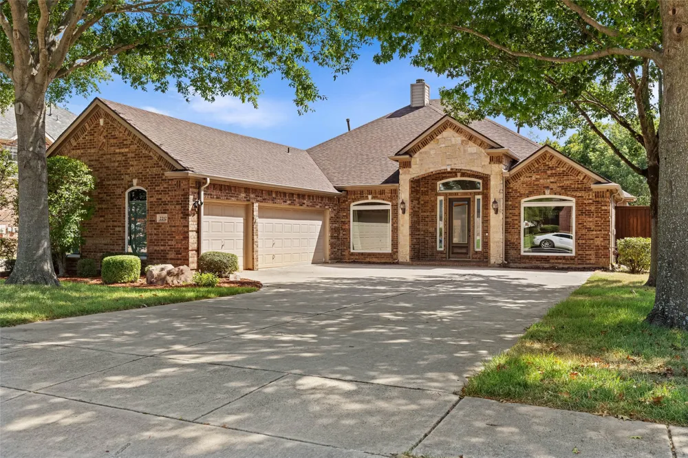 2212 Creek Crossing Drive Corinth, TX 76210