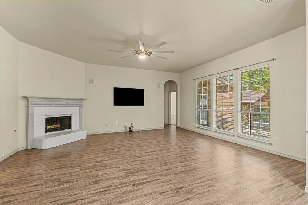 2212 Creek Crossing Drive Corinth, TX 76210