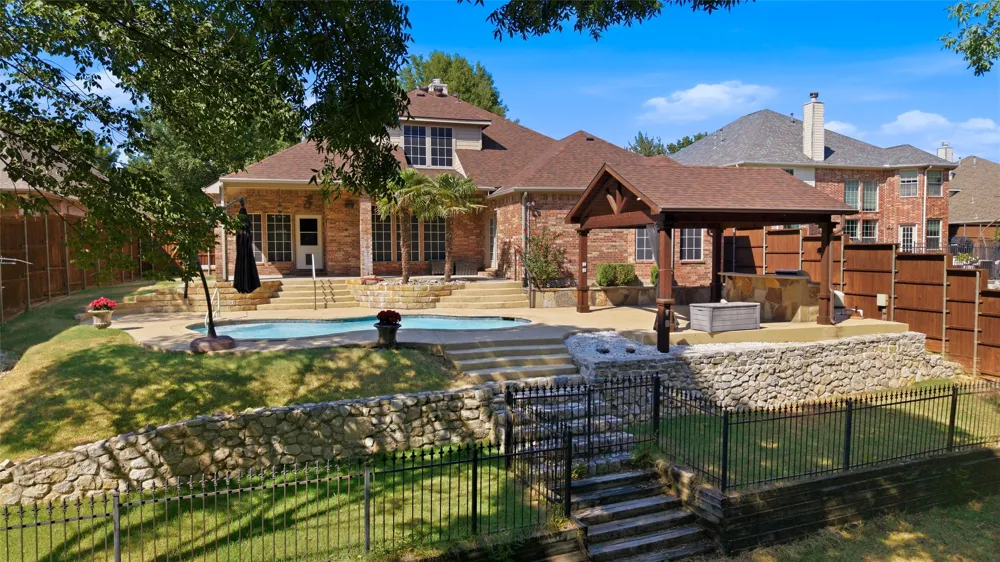 2212 Creek Crossing Drive Corinth, TX 76210