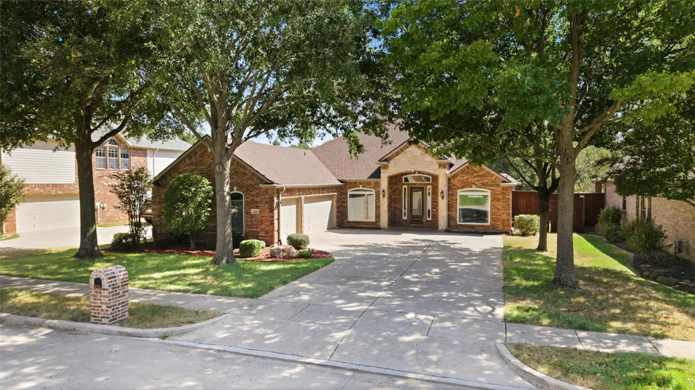2212 Creek Crossing Drive Corinth, TX 76210