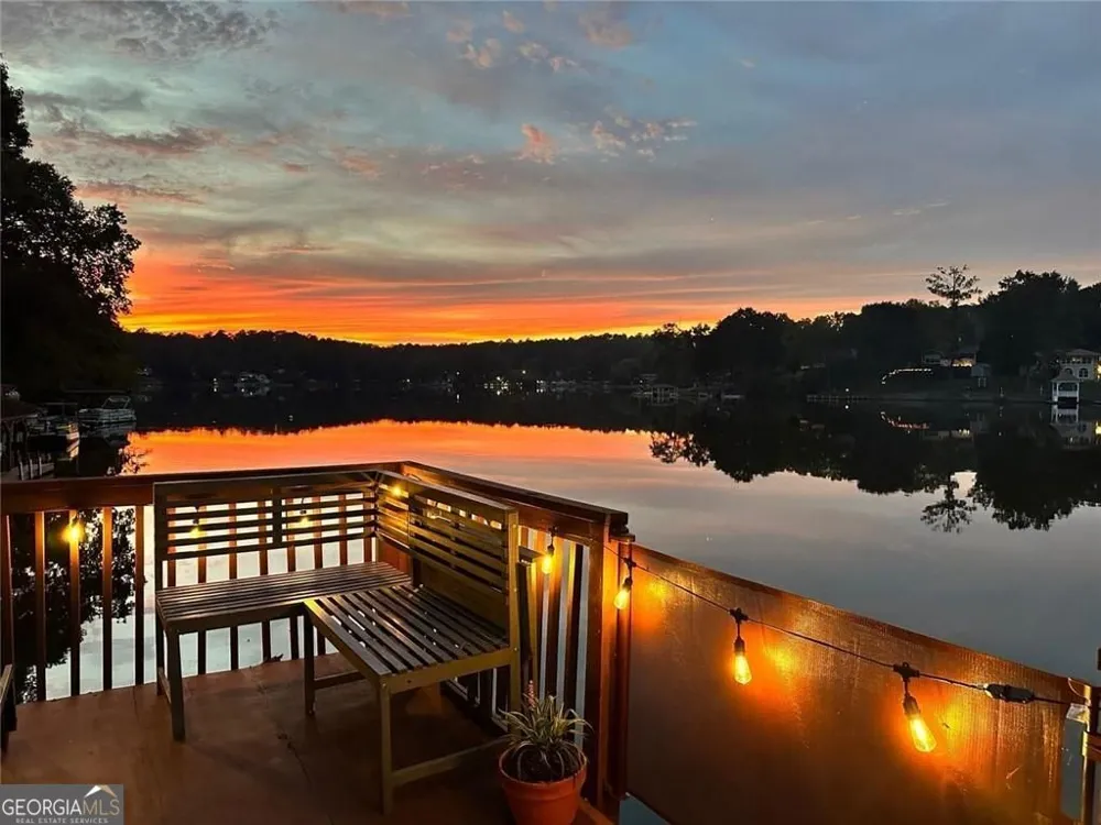 8470 Lake DR Snellville, GA 30039