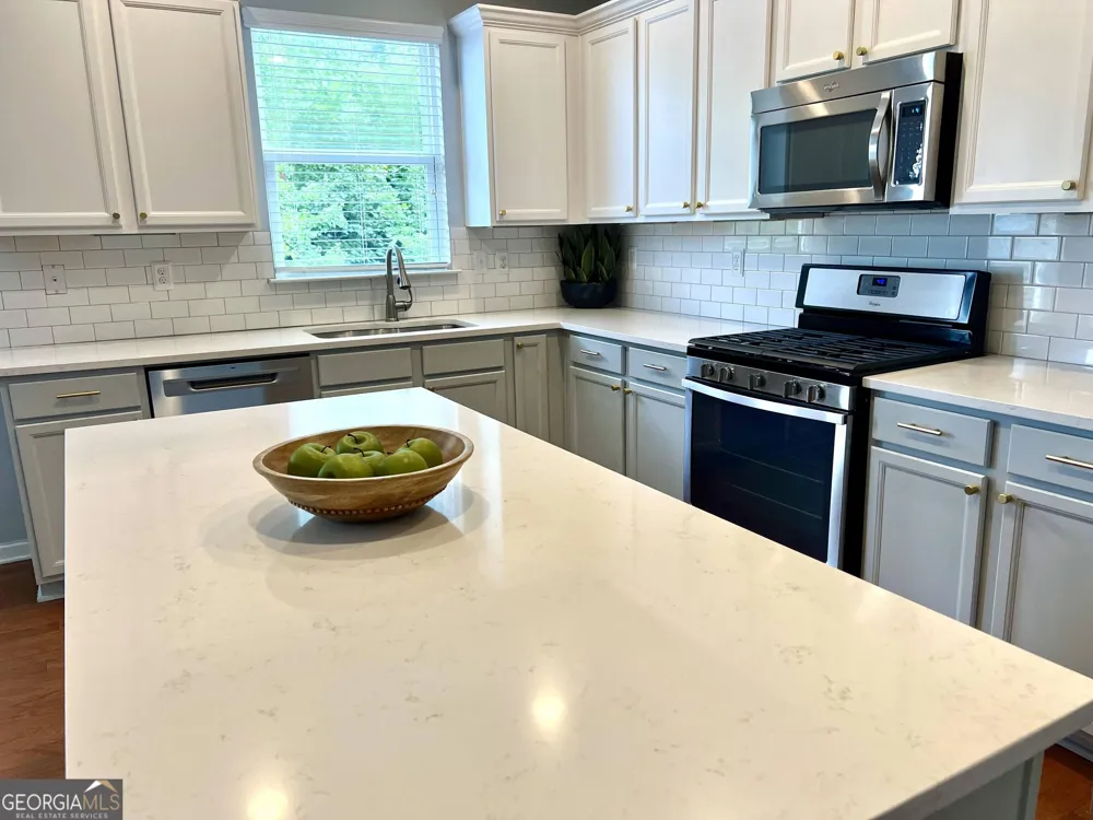 713 Lorimore PASS Canton, GA 30115