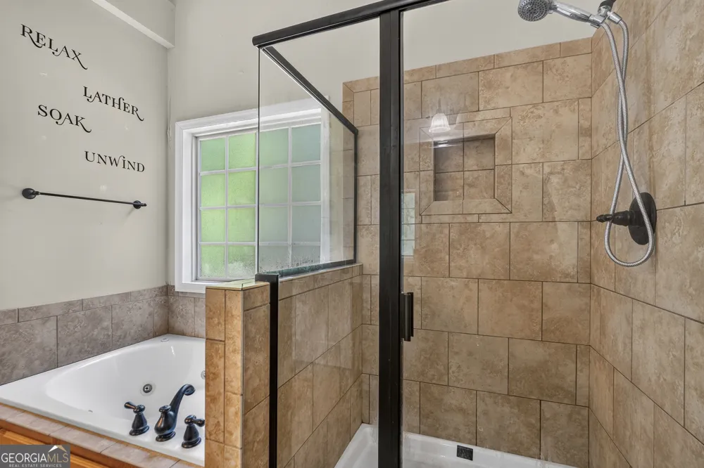 6979 Neville DR Ooltewah, TN 37363