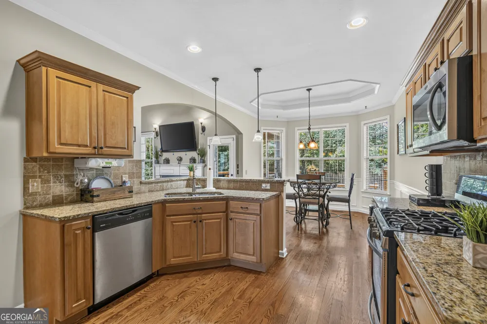 6979 Neville DR Ooltewah, TN 37363