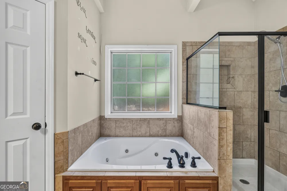 6979 Neville DR Ooltewah, TN 37363