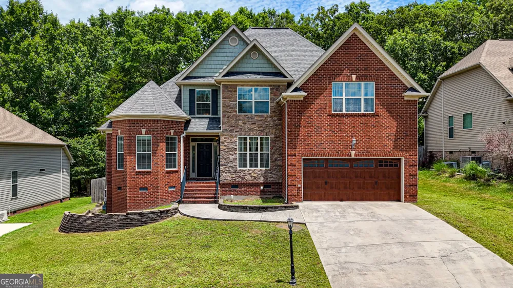 6979 Neville DR Ooltewah, TN 37363