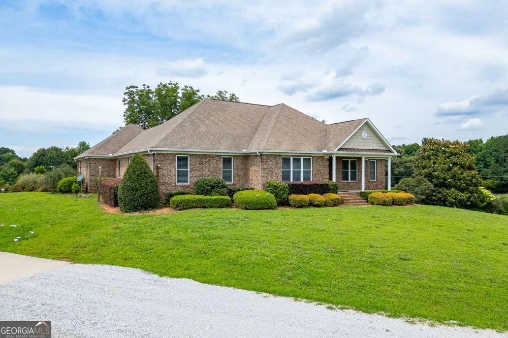563 Martin RD Talmo, GA 30575
