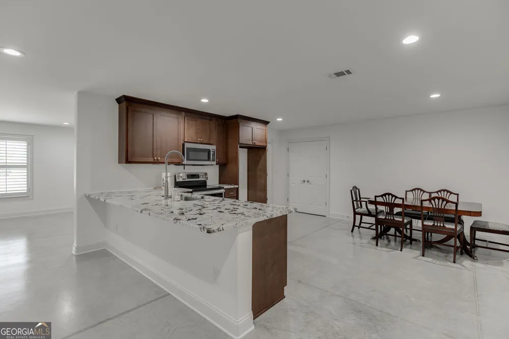 563 Martin RD Talmo, GA 30575