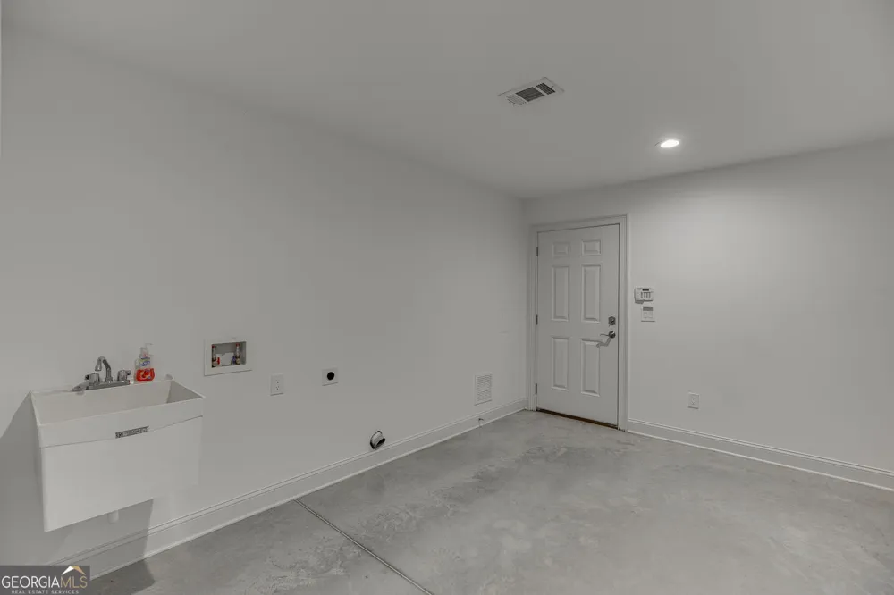 563 Martin RD Talmo, GA 30575