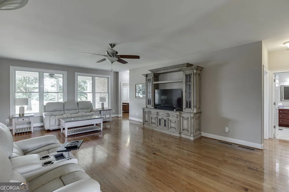 563 Martin RD Talmo, GA 30575