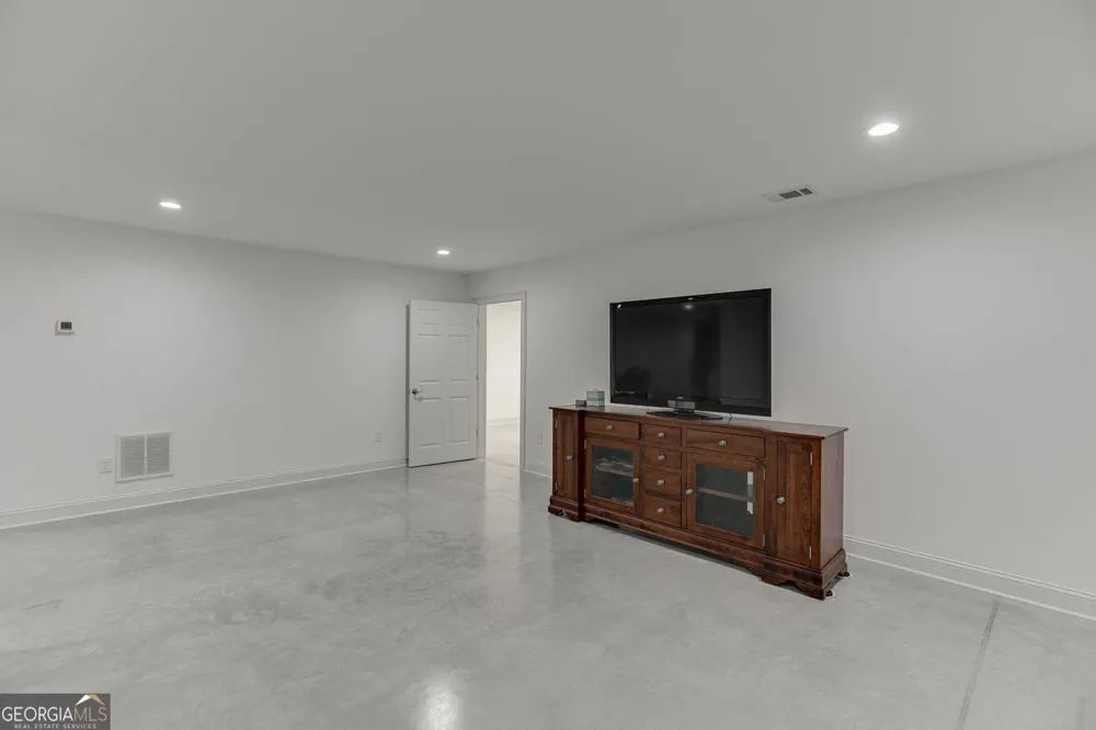 563 Martin RD Talmo, GA 30575