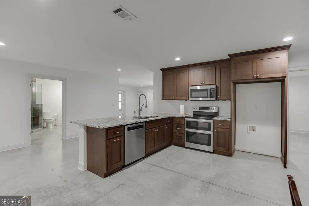 563 Martin RD Talmo, GA 30575