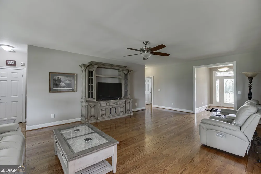 563 Martin RD Talmo, GA 30575