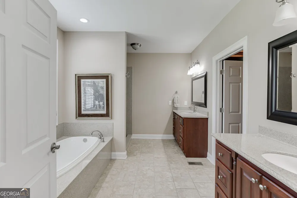 563 Martin RD Talmo, GA 30575