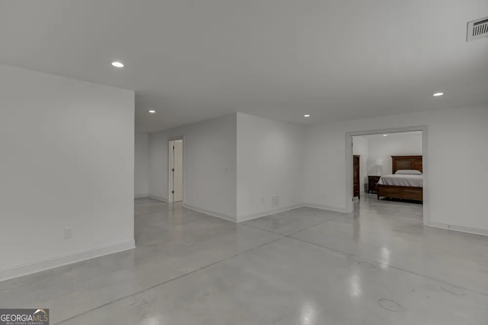 563 Martin RD Talmo, GA 30575