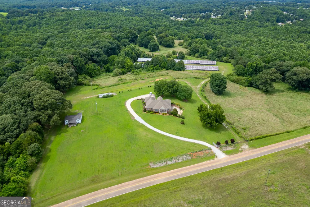 563 Martin RD Talmo, GA 30575