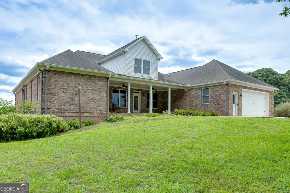563 Martin RD Talmo, GA 30575