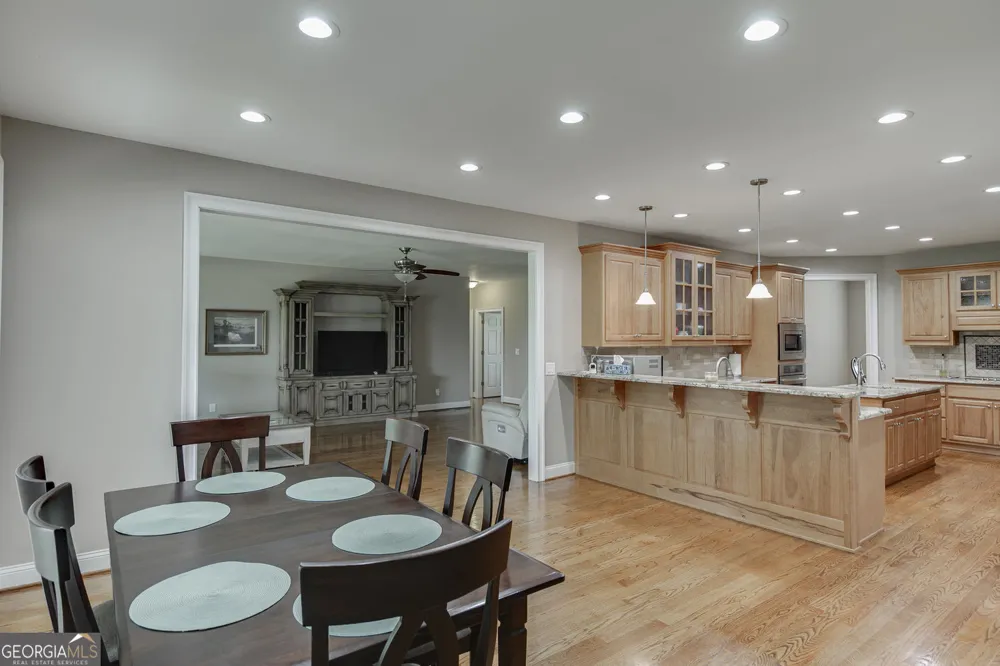 563 Martin RD Talmo, GA 30575