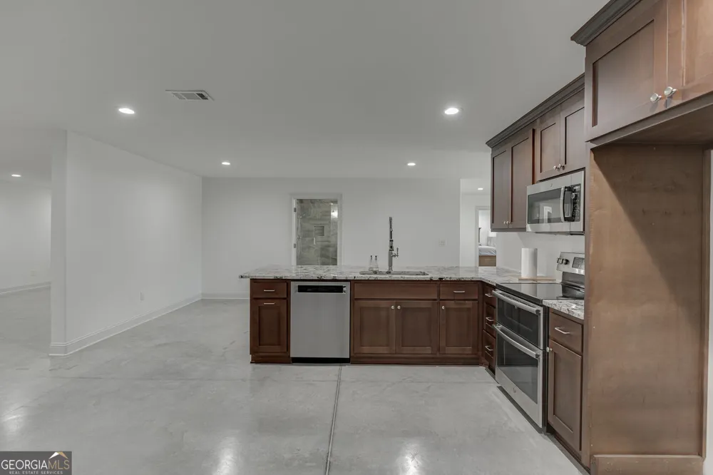 563 Martin RD Talmo, GA 30575